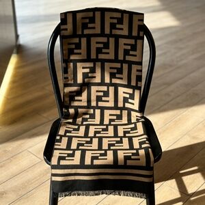 <AUTHENTIC>Fendi Scarf